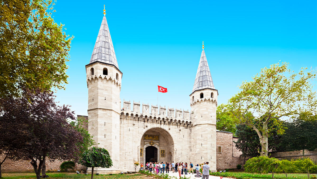 Guided Entry inside Topkapi Palace & Harem with Audio Guide